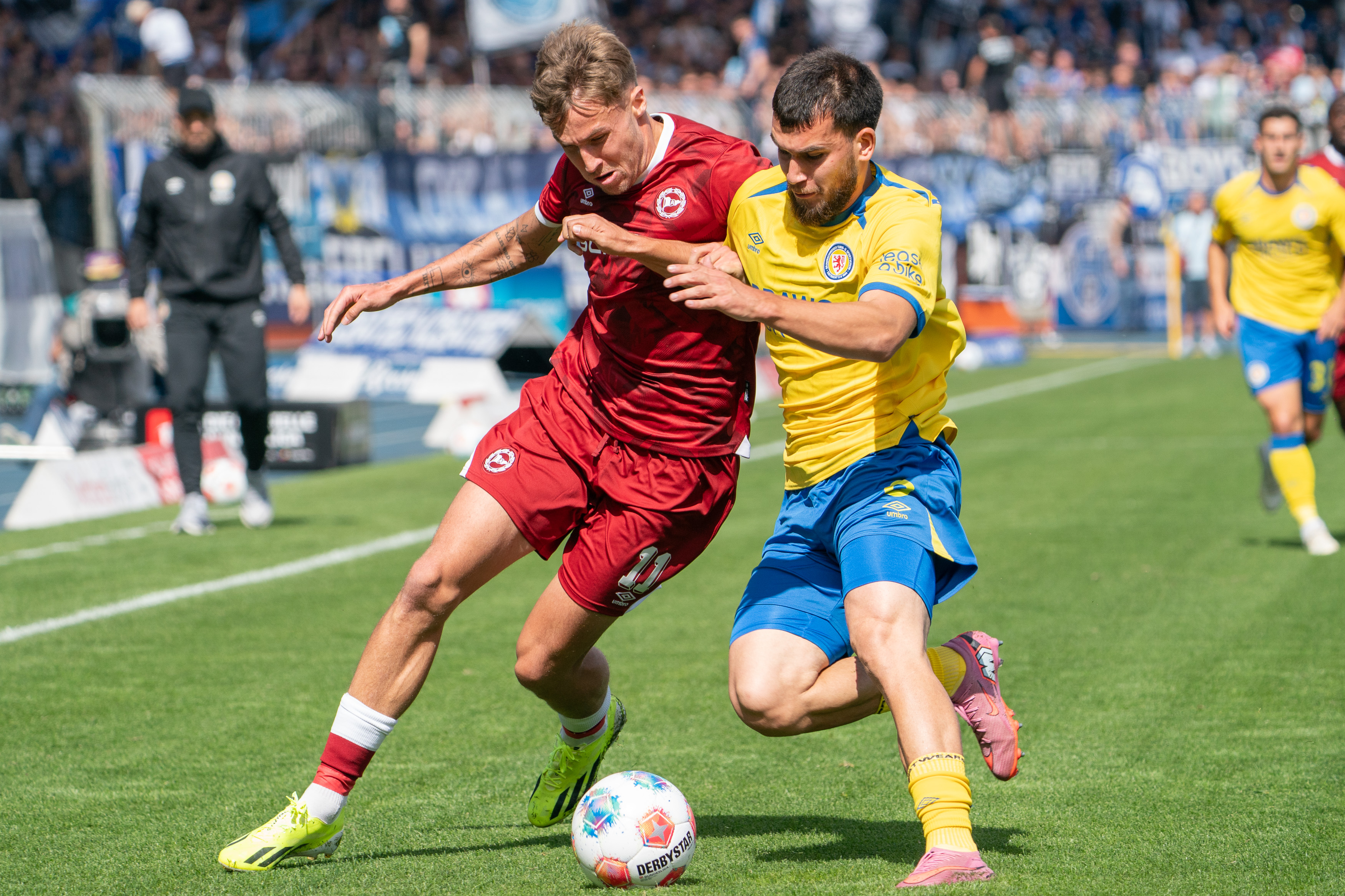 2. Fußball Bundesliga: Eintracht Braunschweig - Arminia Bielefeld